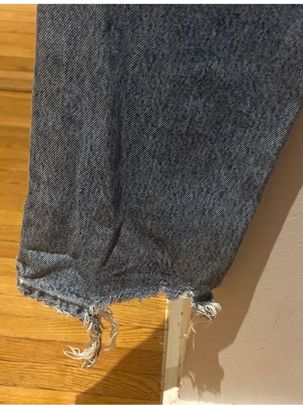 Agolde medium Wash RILEY Blue Denim Jeans size 31. Worn twice. - Picture 13 of 15